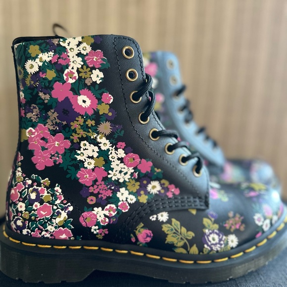 1460 Pascal Dr Marten Boots, Brand New size 8US, 39EU - Picture 5 of 15